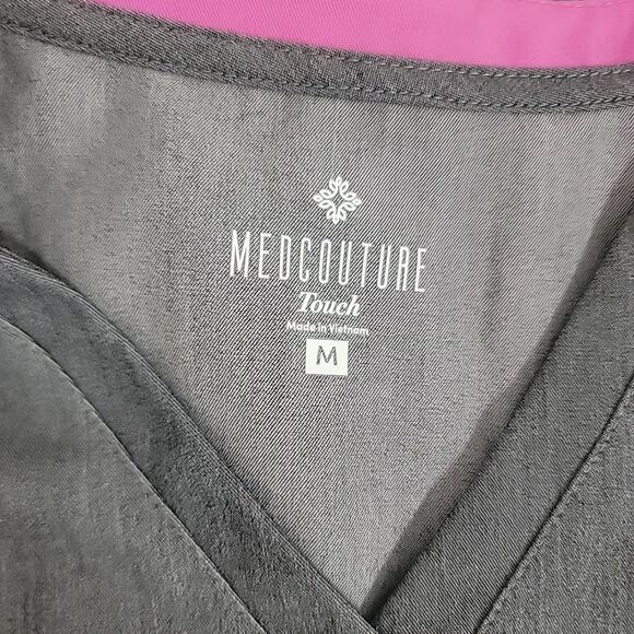 Med Couture Touch Women’s Scrub Top Size M NWT Gray Stretch V-Neck Nursing - Picture 5 of 8